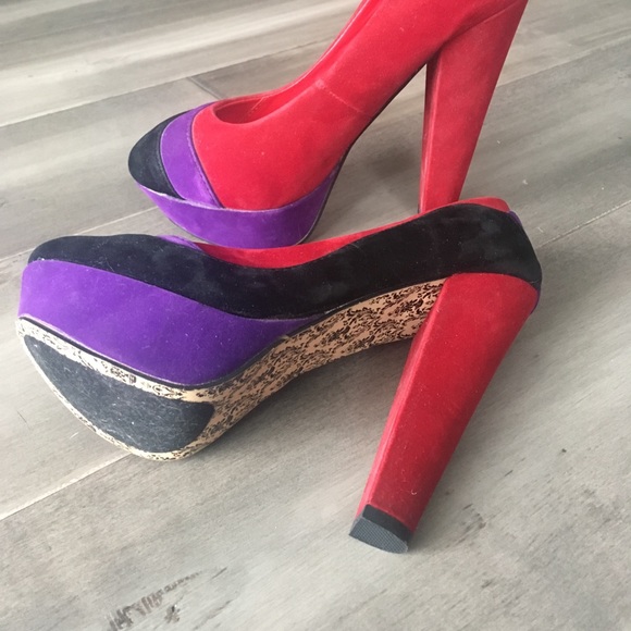 Sheikh Red and Black Velvet Pumps - Picture 8 of 8